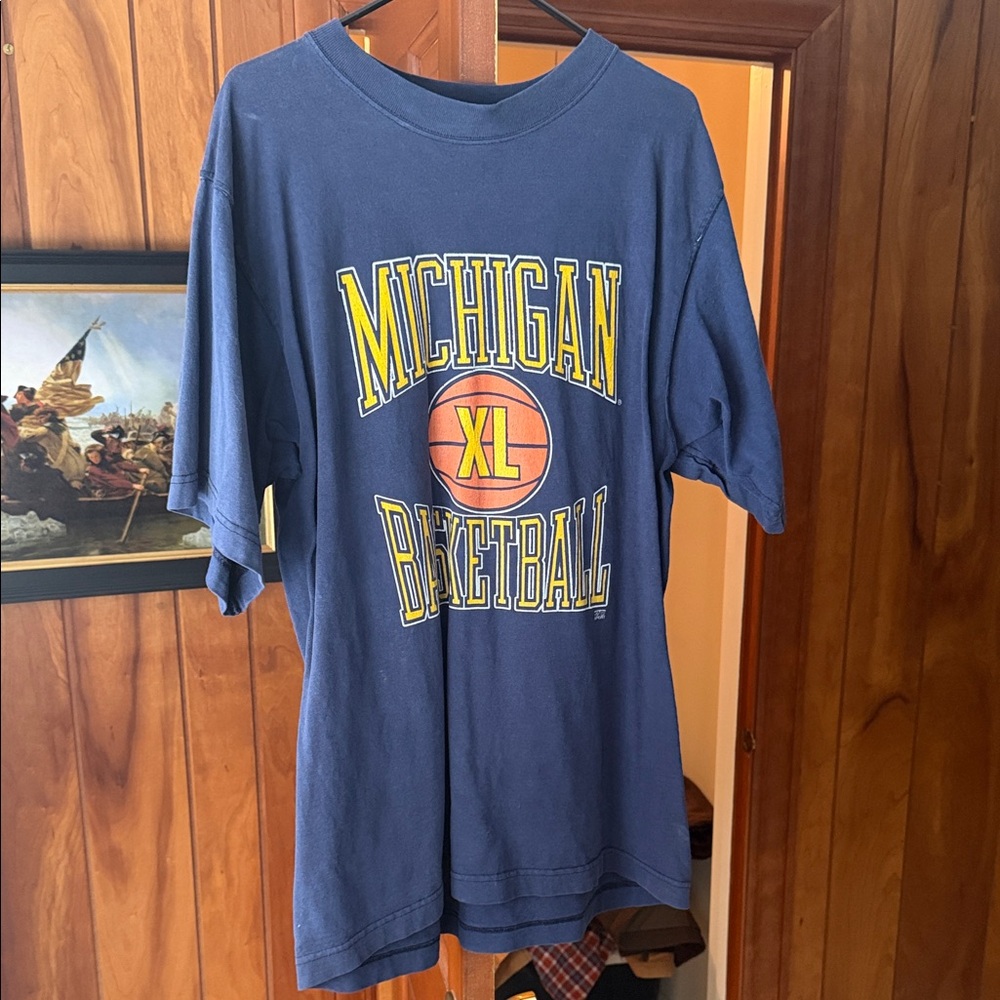 Blue University of Michigan Basketball T-Shirt L